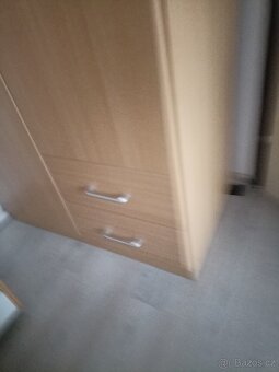 Skříň šatní - 2