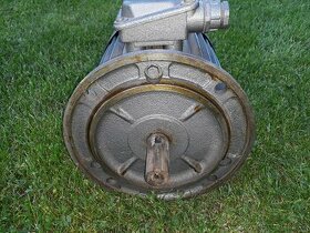 Prodám nový přírubový elektromotor 2,2 kW/220V/380V - 2