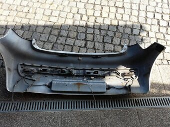PEUGEOT 107 ,,NÁRAZNÍK ,ZADNÍ PÁTÉ DVEŘE - 2