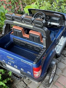 Ddětské elektrické auto. - 2
