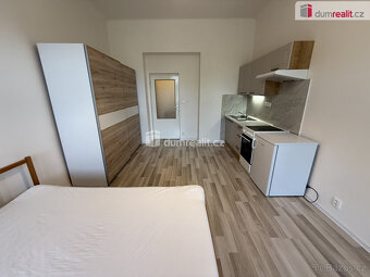 Pronájem bytu 1+kk 28 m2 P5 Smíchov po rekonstrukci cihla ne - 2