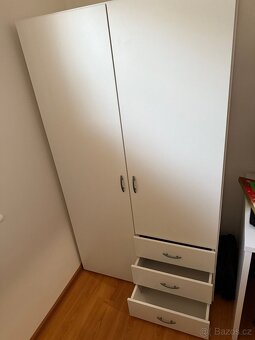 Šatní skříň se třemi šuplíky - jako nová - 2
