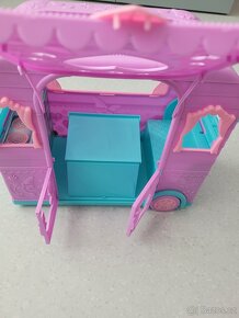 Karavan pro panenky velikosti Barbie a menší - 2