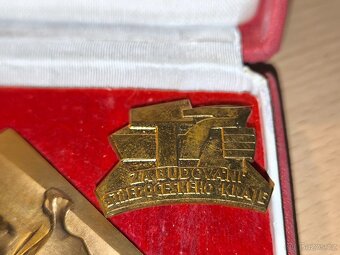 Stará plaketa Za budování Středočeského kraje. - 2