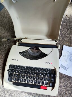 Psací stroj Olympia Traveller - 2