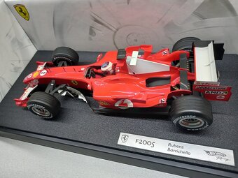 F1 FERRARI F2005 2005 RUBENS BARRICHELLO HOTWHEELS 1:18 - 2