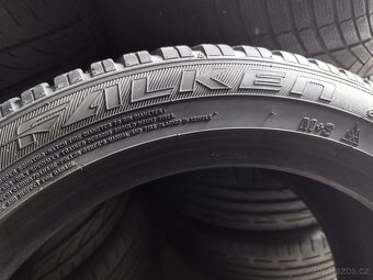ZIMNÍ FALKEN 215/45 R18 - TOP STAV - 2