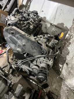 Prodalm kompletně nastrojený motor DFHA 2.0tdi 140kw Motor - 2