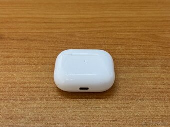 Apple AirPods 3 (2021) Magsafe nabíjecí pouzdro - 2