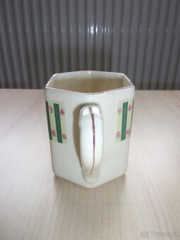STARÝ HRANĚNÝ HRNEK - DEKOR FIALOVÁ RŮŽE - 8 cm - 2