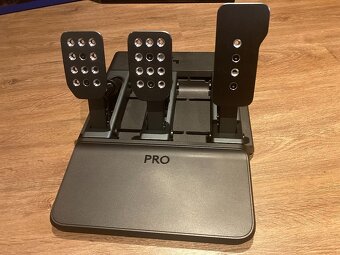Logitech G pro volant + pedály pro PC a PS - 2