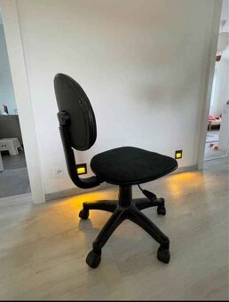 Pěkná dětská otočná židle výškové stavitelná - 2