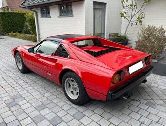 Krásné Ferrari 308 GTSI z roku 1981 - 2
