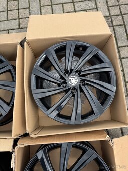 ORIGINÁL Alu Škoda PERSEUS R18, 5x112 - TOP STAV - 2