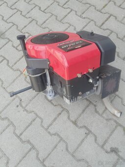 MOTOR DO ZAHRADNIHO TRAKTORU BRIGGS - 2