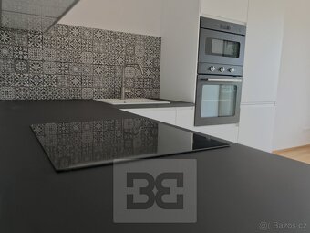Pronájem bytu s parkováním 2+kk, 50 m2 - Praha - Michle - 2