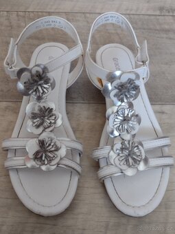 Sandálky bílé vel.32 (spíš 31) - 2