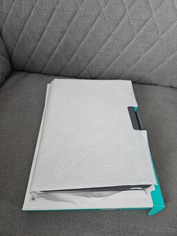Logitech Slim Folio - Kryt s klavesnicou pro iPad [10th gen] - 2