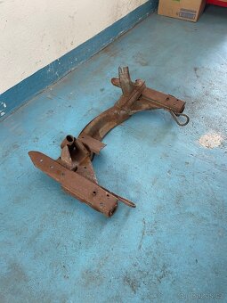 Přední nápravnice z bmw e10 1502-2002 - 2