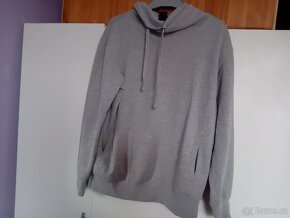 Šedá pánská mikina se šněrováním u krku - 2