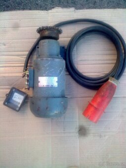 Elektromotor s převodovkou. - 2