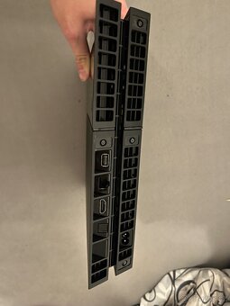Prodám PS4 použitou a ps4 kameru - 2