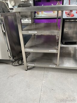 Nerezový stůl s podavačem - 2