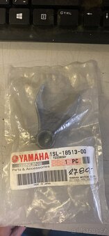 Yamaha řadící vidlička - 2
