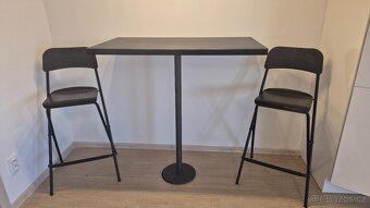 Stůl a barové židle - 2