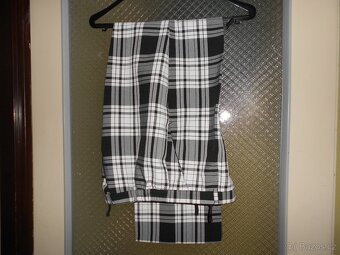 Kostičkové kalhoty. - 2