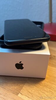 iPhone SE 2020 64 GB - 2