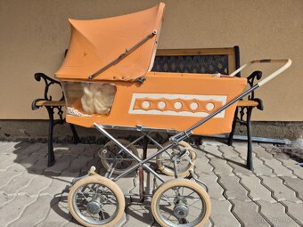 Dětský retro kočárek s panenkou - 2
