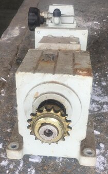 ELEKTROMOTOR, PŘEVODOVKA , LENZE - 2