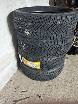 215/60R16 - 2