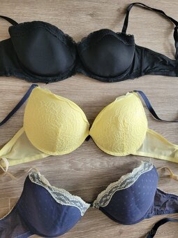 Pěkné podprsenky push up vel.75B/80/B,cena za vše - 2