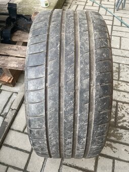 255/35 R20 - 2