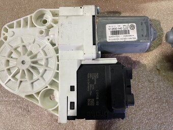 Vw Passat B6 , B7 , CC - Motorek stahování oken - 2