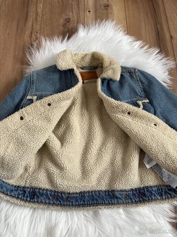 Krásná teplá bundička Levi’s s kožíškem - 2