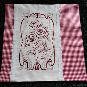 JEDINEČNÝ VYŠÍVANÝ POLŠTÁŘEK - RŮŽE - KRAJKA - 2