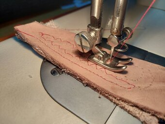 Šicí stroj - šije i kůži - 2
