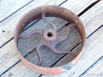 řemenice transmise setrvačník litinové kolo - 2