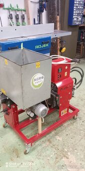 Prodám briketovací lis. - 2