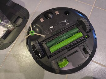 Robotický vysavač iRobot Roomba i7+ - 2