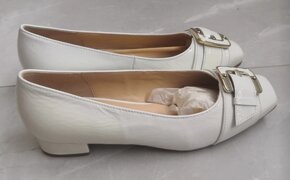 Bílé lakované baleríny, vel. 38,5 - 2