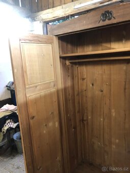 Starožitná skříň - 2