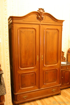 STAROŽITNÁ LOŽNICE - 2