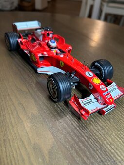 Ferrari F 2005 1:18 - 2