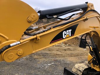 Pásový báger CAT 304Ccr - 2