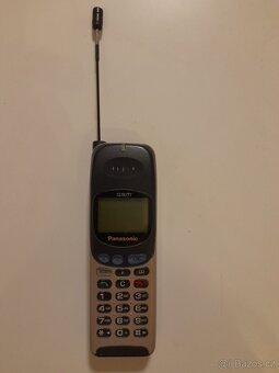 Retro mobilní telefon Panasonic z roku 1999 - 2