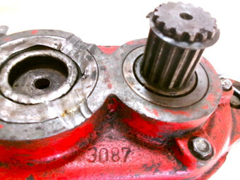 P122 - Převodovka k traktoru 1/1 - 2